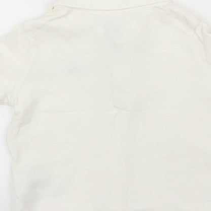 Brand and care label for F&F boys’ white basic polo, size 12, months