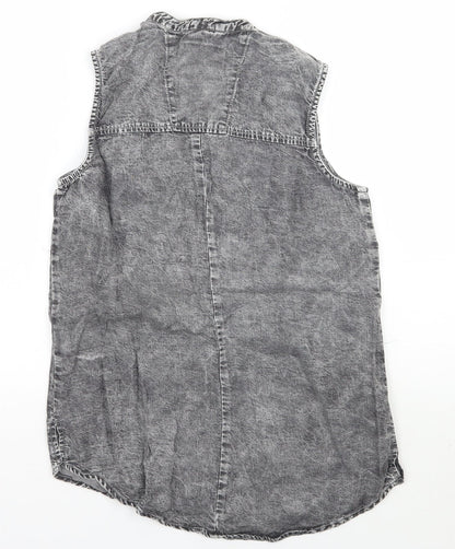 Back view of Denim co women’s grey basic button-up, size UK 8