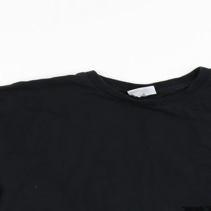 Close-up detail of Ellesse women’s black basic t-shirt, size XS