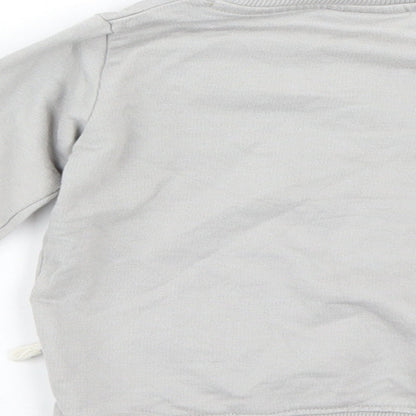 Brand and care label for V&crew boys’ grey jumper, size 18-24, months