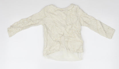 Back view of F&F girls’ white striped basic t-shirt, size 6-7, years