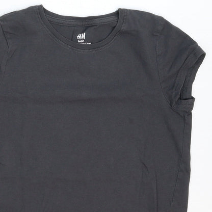 Close-up detail of H&M girls’ grey basic t-shirt, size 9-10, years