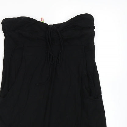 Close-up detail of Denim co women’s black basic t-shirt, size UK 12