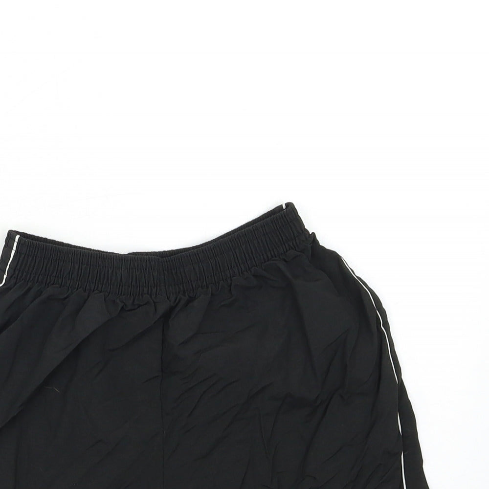 Umbro Boys Black   Sweat Shorts Size 6-7 Years