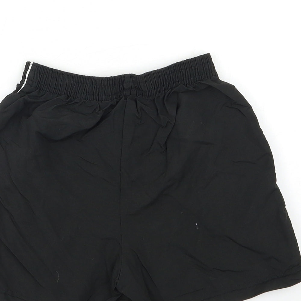 Umbro Boys Black   Sweat Shorts Size 6-7 Years