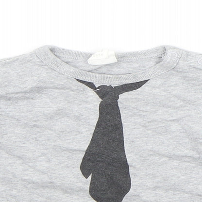 Preloved H&M Baby Grey   Basic T-Shirt Size 18-24 Months  - Tie - Detail