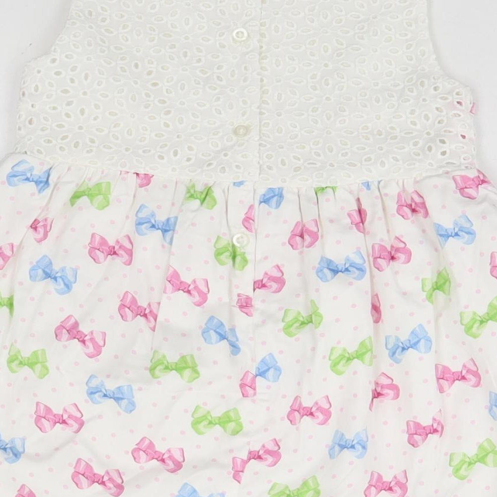 Preworn Girls White Geometric  A-Line  Size 9-12 Months