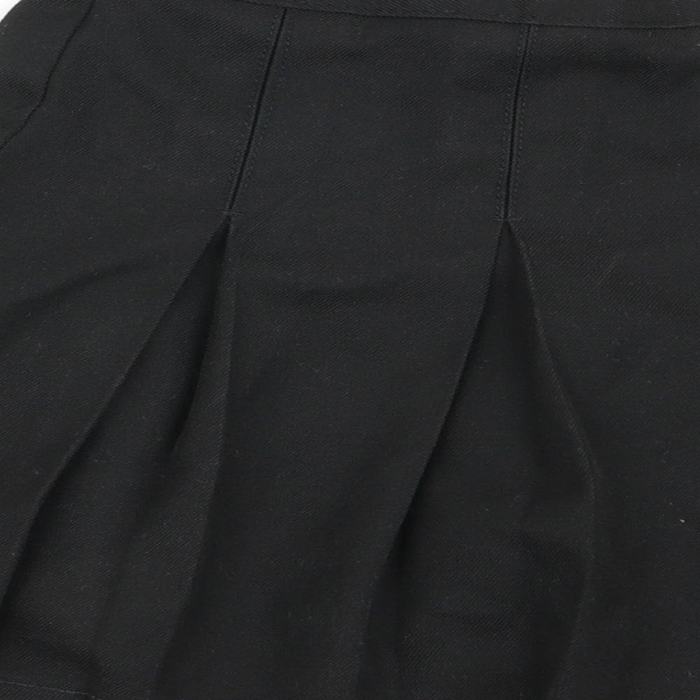 Preworn Girls Black   Pleated Skirt Size 3-4 Years