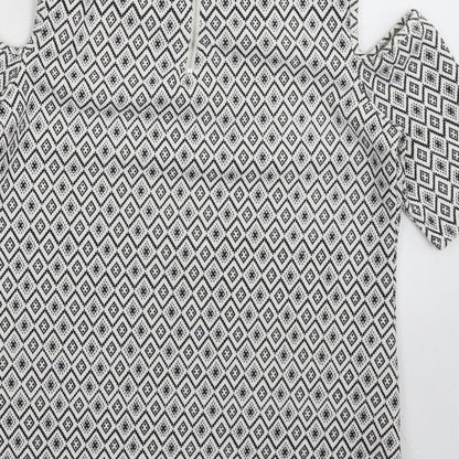 Red Herring Womens White Geometric  Basic T-Shirt Size 8