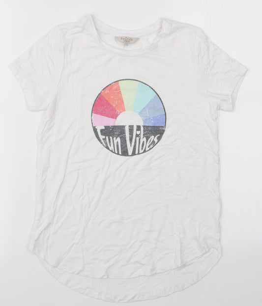 Switch Girls White   Basic T-Shirt Size 10 Years