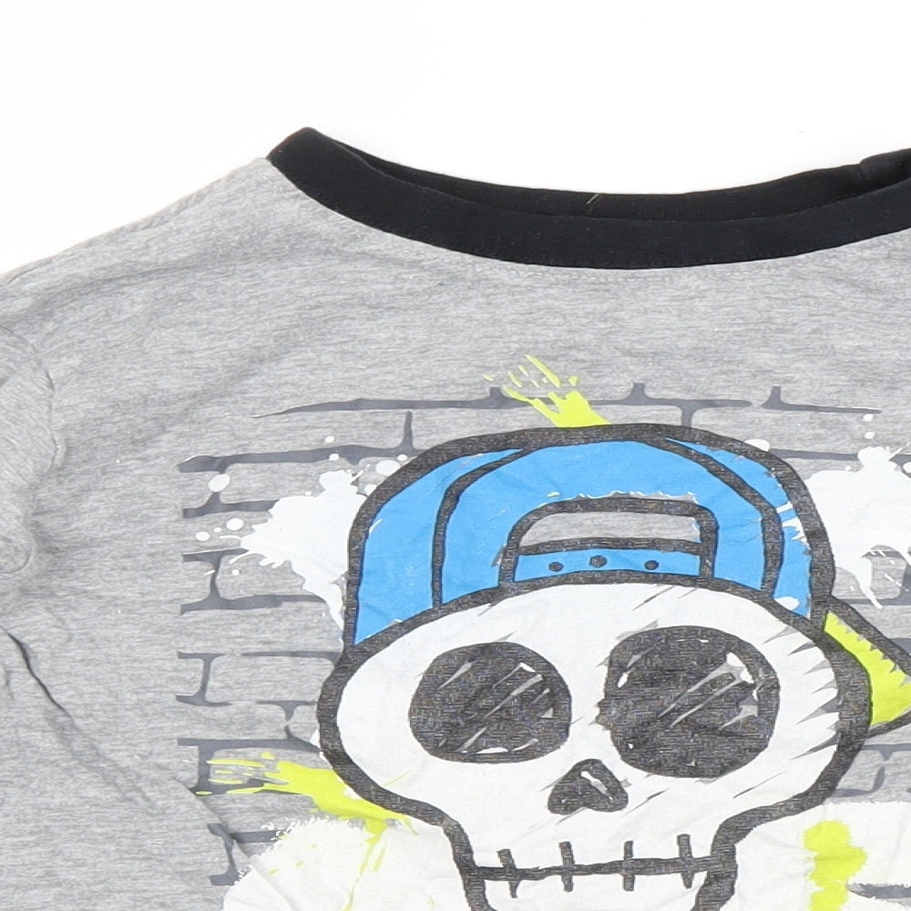 Preworn Boys Grey   Basic T-Shirt Size 6-7 Years
