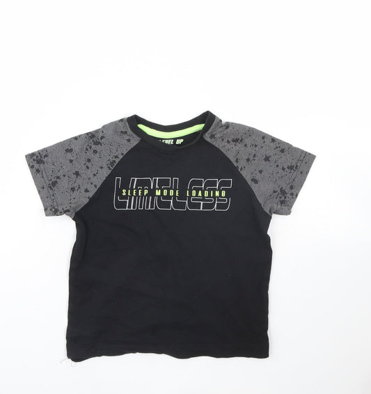 Preworn Boys Black   Basic T-Shirt Size 5 Years