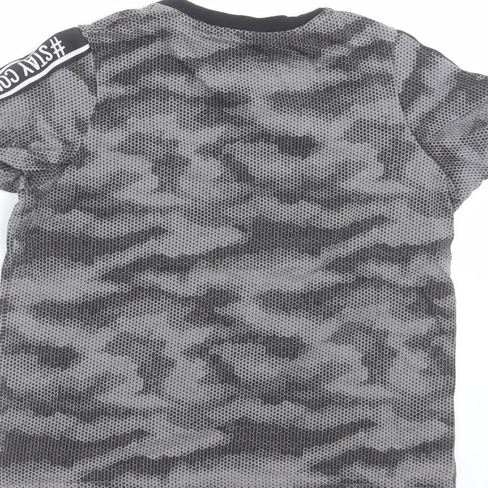 Matalan Boys Grey Camouflage  Basic T-Shirt Size 5 Years