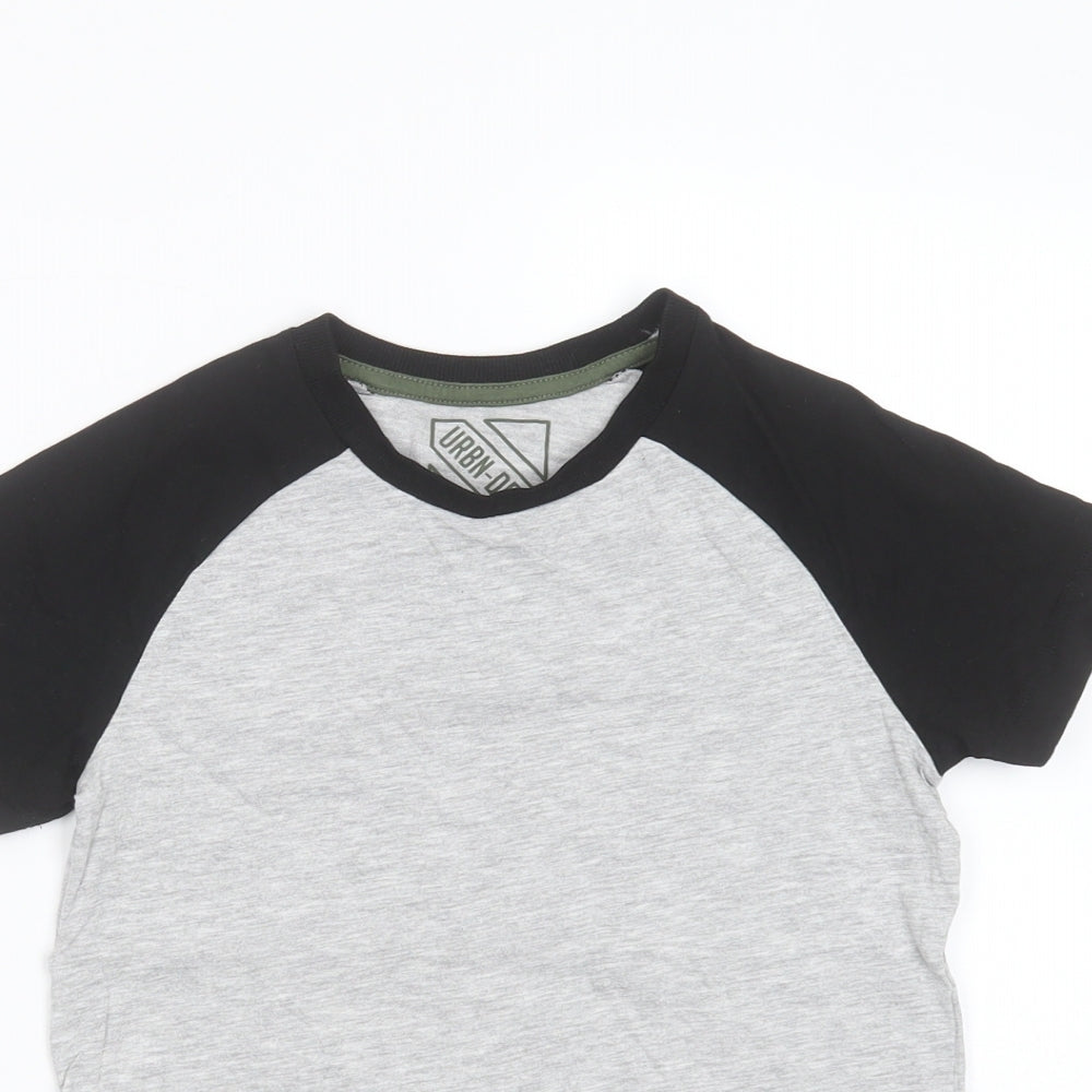 Matalan Boys Grey  Cotton Basic T-Shirt Size 8 Years Round Neck