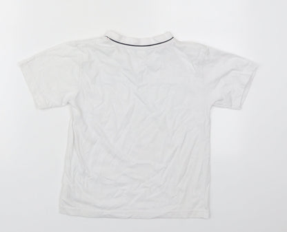 Umbro Boys White  Polyester Basic T-Shirt Size 5-6 Years V-Neck Pullover