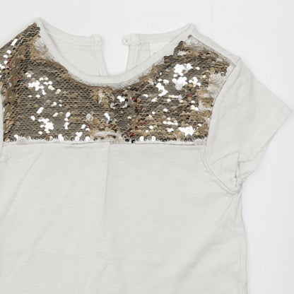 Preloved NEXT Girls White  Cotton Basic T-Shirt Size 7 Years Round Neck Pullover - Detail