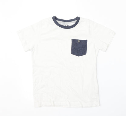 Preloved BOYS Boys White  Cotton Basic T-Shirt Size 6-7 Years Round Neck - Front