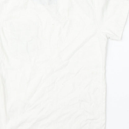 Preloved BOYS Boys White  Cotton Basic T-Shirt Size 6-7 Years Round Neck - Label