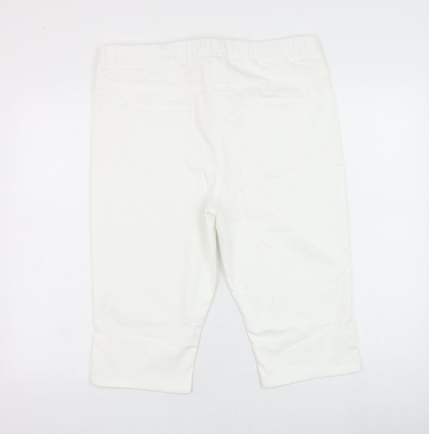 Preworn Womens White  Polyester Bermuda Shorts Size 36 in L15 in Regular Pull On