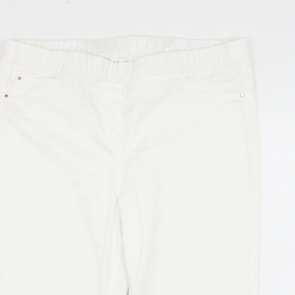 Preworn Womens White  Polyester Bermuda Shorts Size 36 in L15 in Regular Pull On