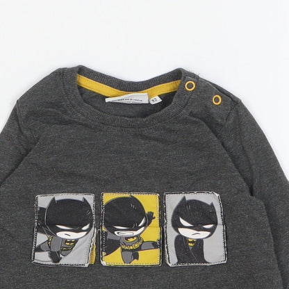 Preloved Batman Boys Grey Cotton Basic T-Shirt Size 24 Months Round Neck Snap - Detail