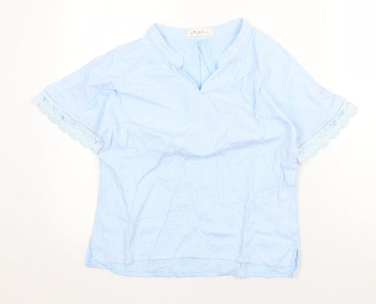 Preworn Womens Blue Cotton Basic T-Shirt Size L V-Neck - Crochet Trim