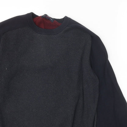 Close-up detail of Easy men’s grey crew neck cotton jumper, size M, long sleeve