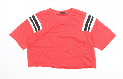 Additional front view of Bershka girls’ red striped cotton cropped t-shirt, size S, round neck pullover
