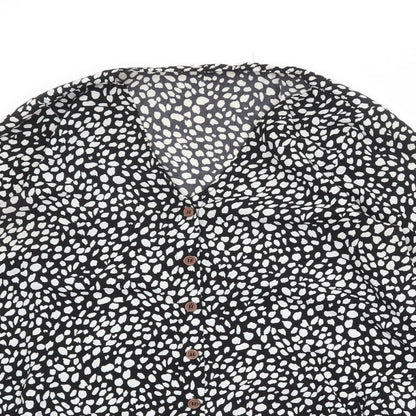 Close-up detail of Missguided women’s black geometric polyester trapeze & swing, size UK 16, v-neck button