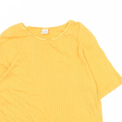 Close-up detail of Canada women’s orange cotton basic t-shirt, size L, round neck