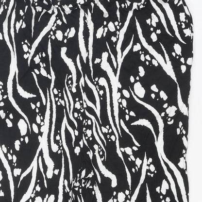 Close-up detail of Missguided women’s black geometric viscose capri trousers, size UK 12, regular