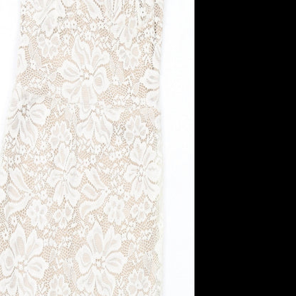 Close-up detail of In the Style women’s white polyester shift, size UK 8, v-neck pullover