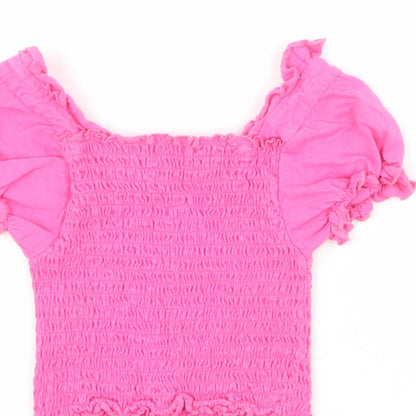 Brand and care label for Studio girls’ pink 100% cotton cropped blouse, size 8-9, years square neck pullover