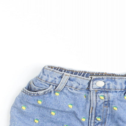 Close-up detail of Denim & Co. girls’ blue geometric cotton hot pants shorts, size 2-3, years regular zip