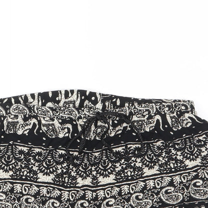 Close-up detail of Missguided women’s black geometric viscose basic shorts, size UK 6, regular drawstring - elastic waist