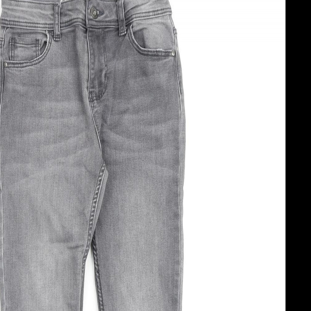 Close-up detail of Denim & Co. girls’ grey cotton skinny jeans, size 9-10, years regular zip