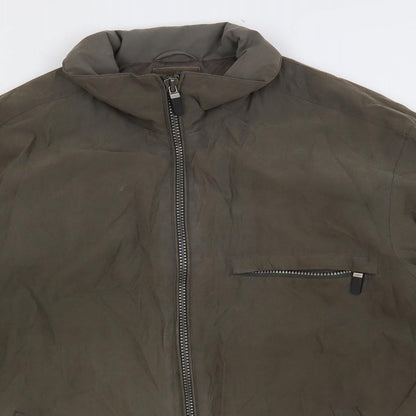 Close-up detail of Canda men’s green jacket, size M, zip