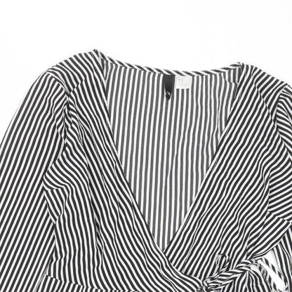 Preloved H&M Womens Black Striped Polyester Basic Blouse Size 14 V-Neck - Detail