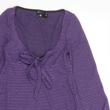 Close-up detail of ASOS women’s purple houndstooth polyester fit & flare, size UK 4, scoop neck pullover