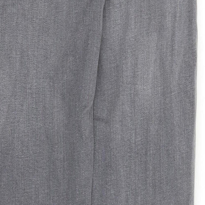 Brand and care label for Denim & Co. men’s grey cotton straight jeans, size 30, in, 29-inch leg regular button