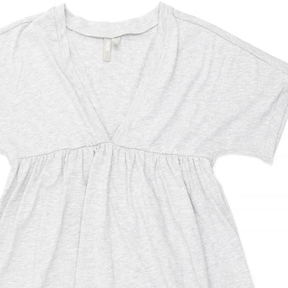 Close-up detail of ASOS women’s grey polyester shift, size UK 8, v-neck pullover