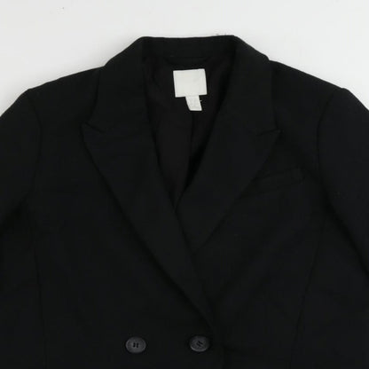Close-up detail of H7m women’s black jacket blazer, size XS, button