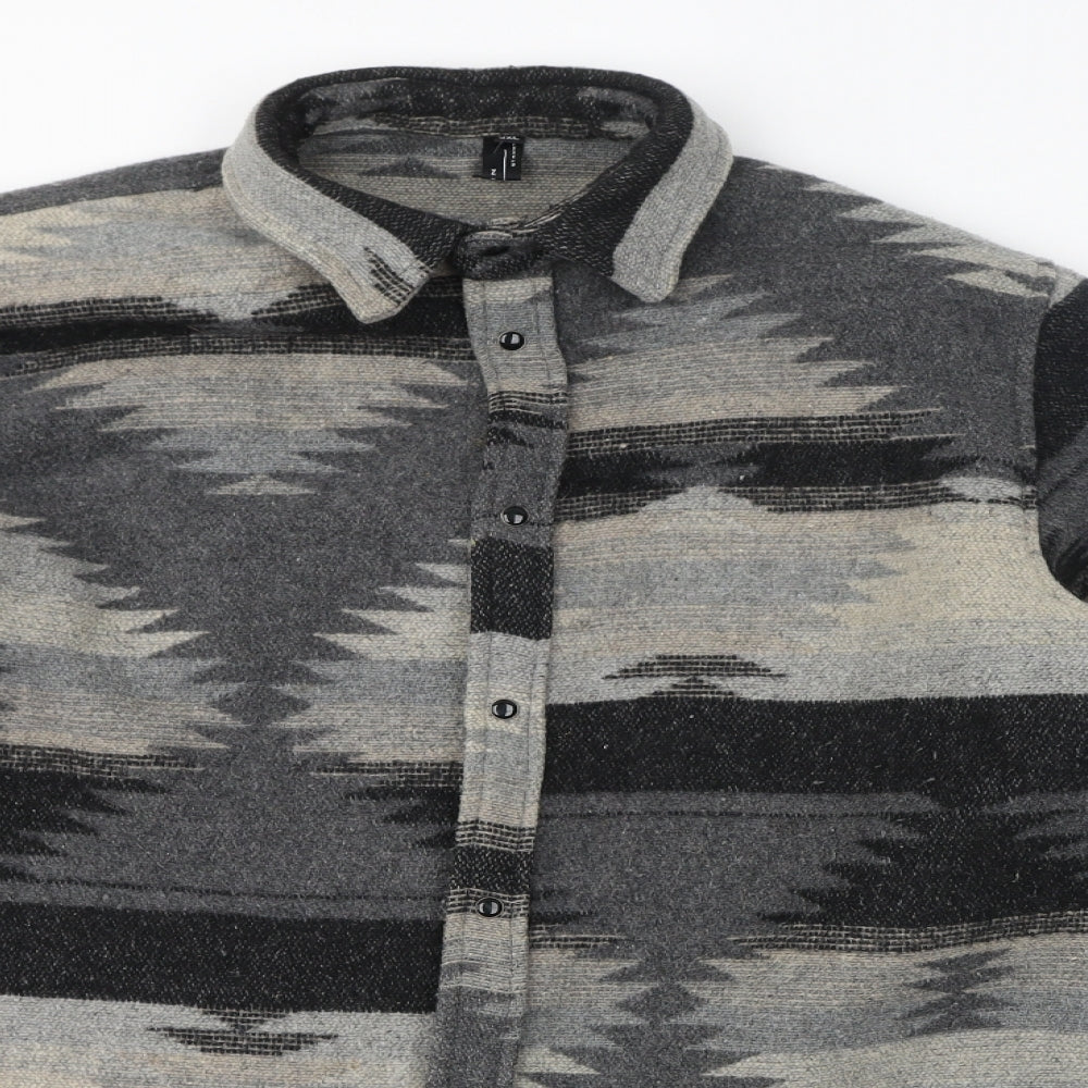 Close-up detail of Fashion women’s grey geometric jacket, size 3XL, button