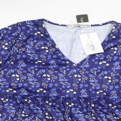 Close-up detail of In the Style women’s blue floral polyester basic blouse, size UK 16, v-neck - peplum