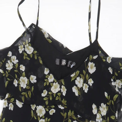 Close-up detail of Missguided women’s black floral polyester a-line, size UK 8, v-neck pullover