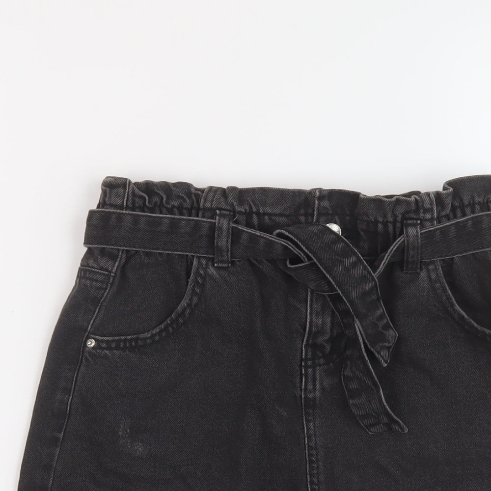 Close-up detail of Denim & Co. girls’ grey cotton a-line skirt, size 12-13, years regular button