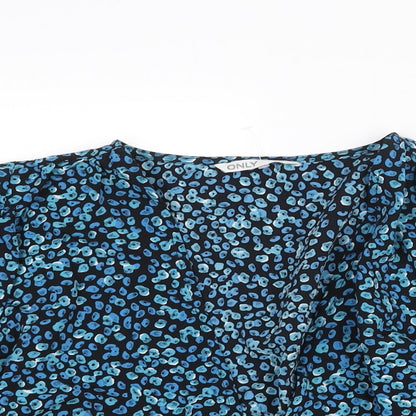 Close-up detail of Only women’s blue geometric polyester basic blouse, size UK 10, v-neck - belted peplum