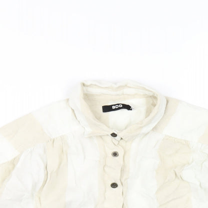 Close-up detail of BDG women’s beige check linen cropped button-up, size XS, collared