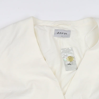 Close-up detail of Soon women’s ivory jacket, size UK 20, button