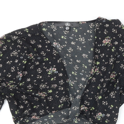 Close-up detail of Missguided women’s black floral polyester cropped blouse, size UK 8, v-neck